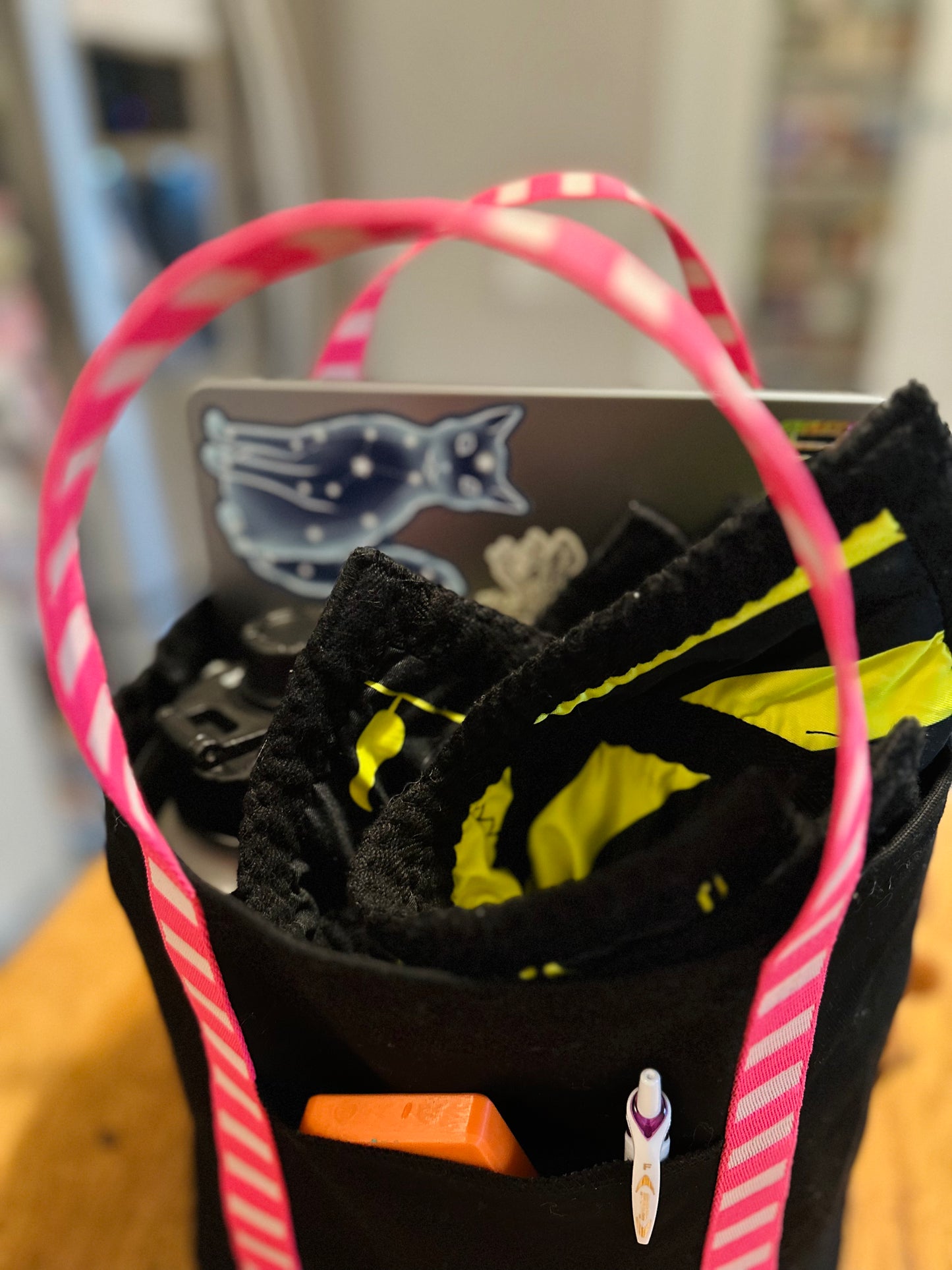 Tiny tote