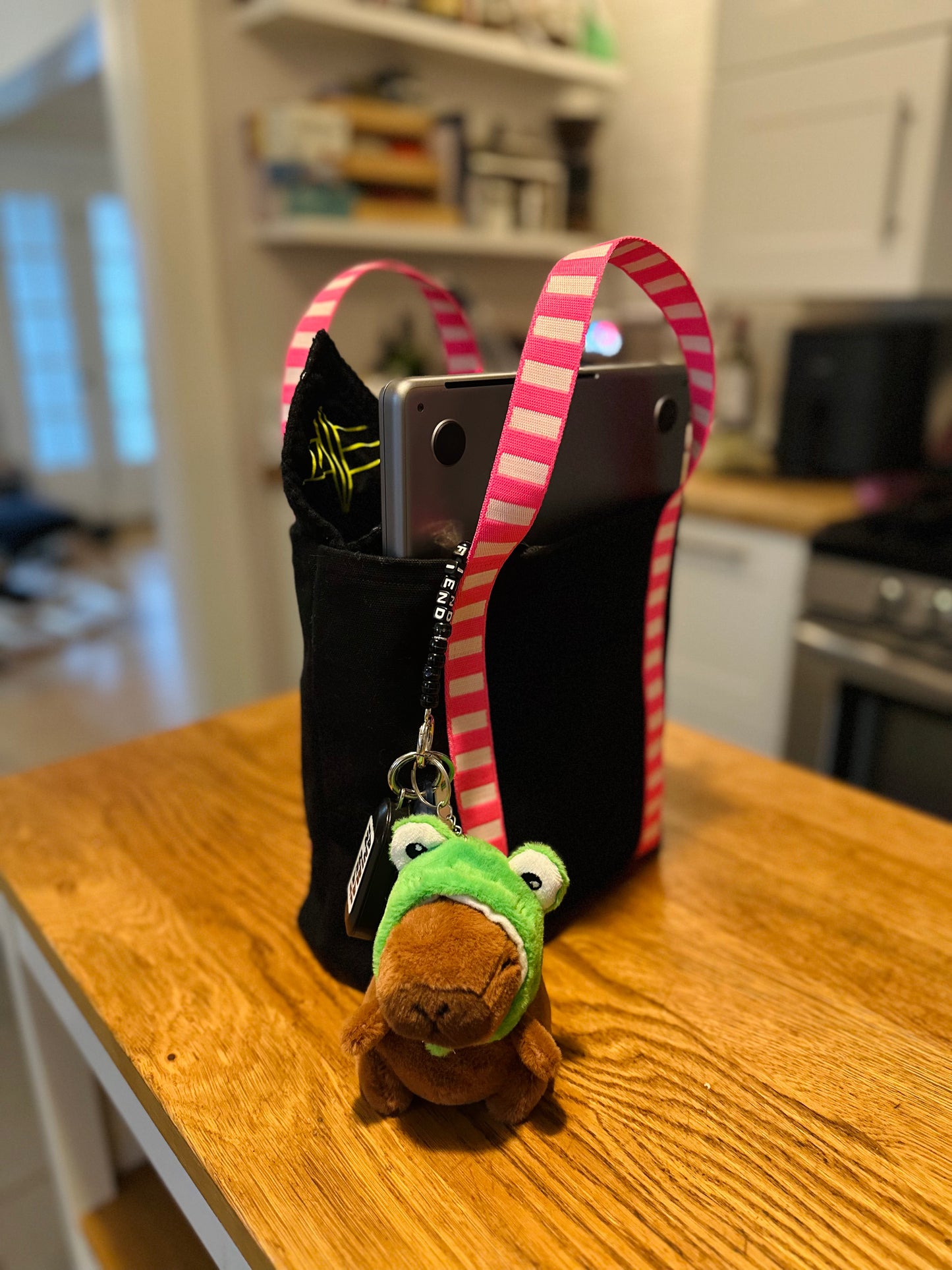 Tiny tote