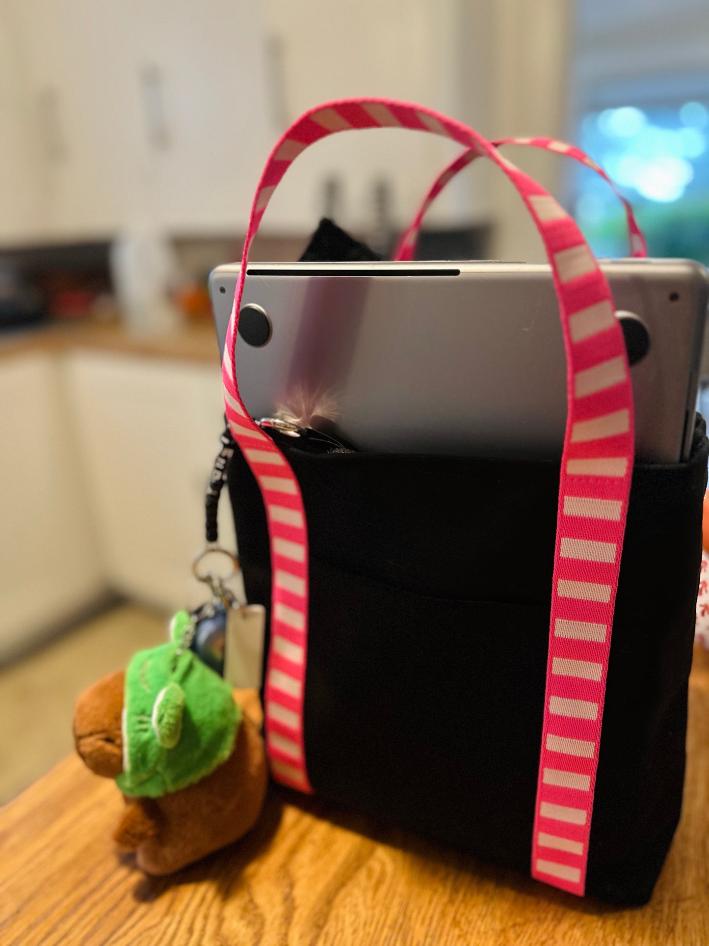 Tiny tote