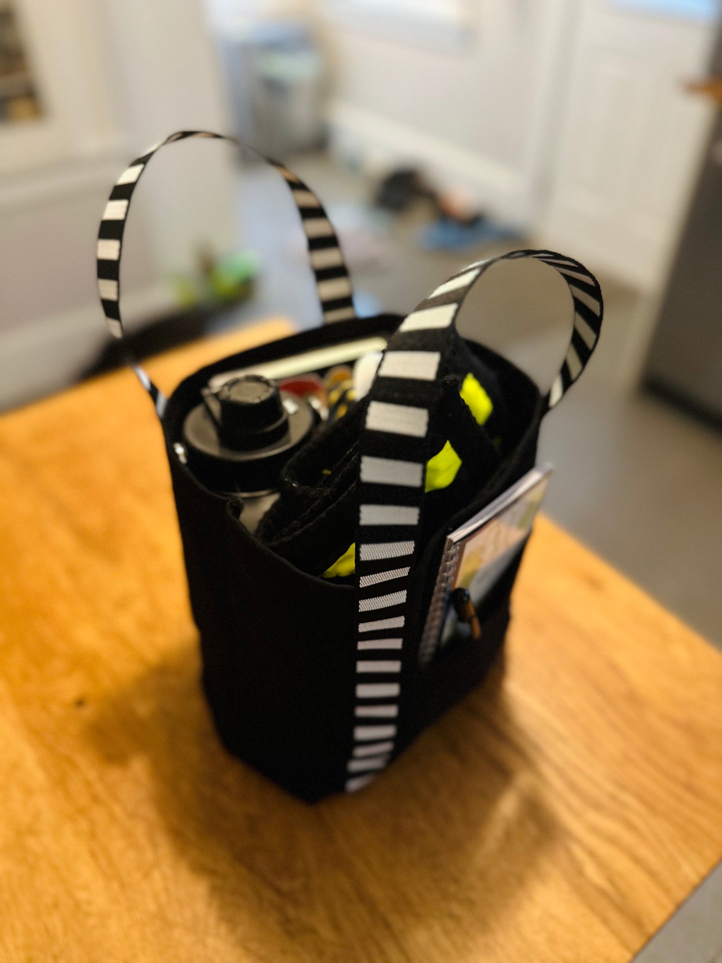 Tiny tote